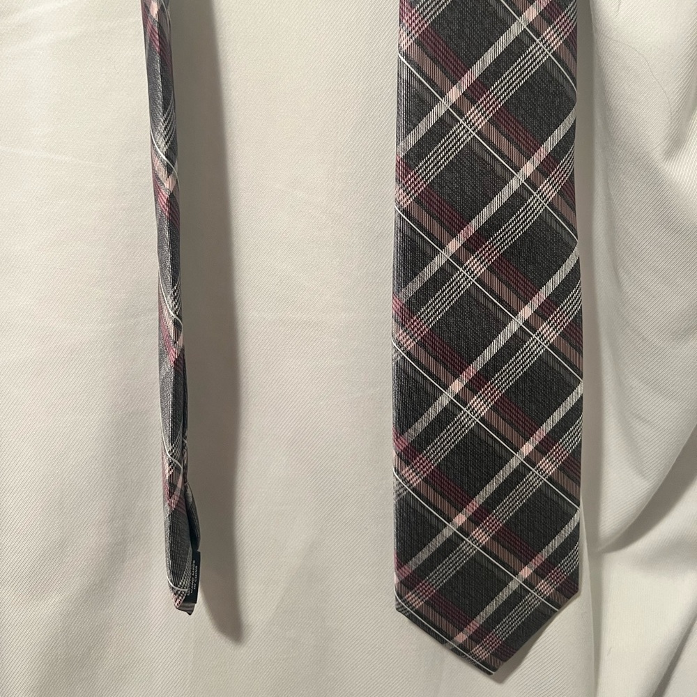 Plaid tie